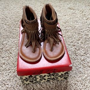 Naughty monkey sandals color: Tan Size: 6.5